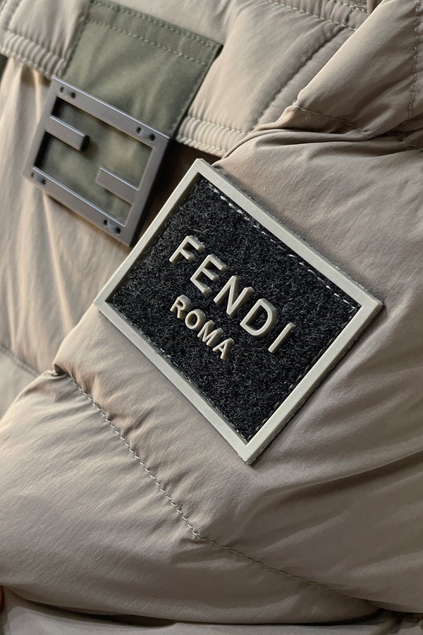 ハイクオリティダウンジャケット角部分ディテール